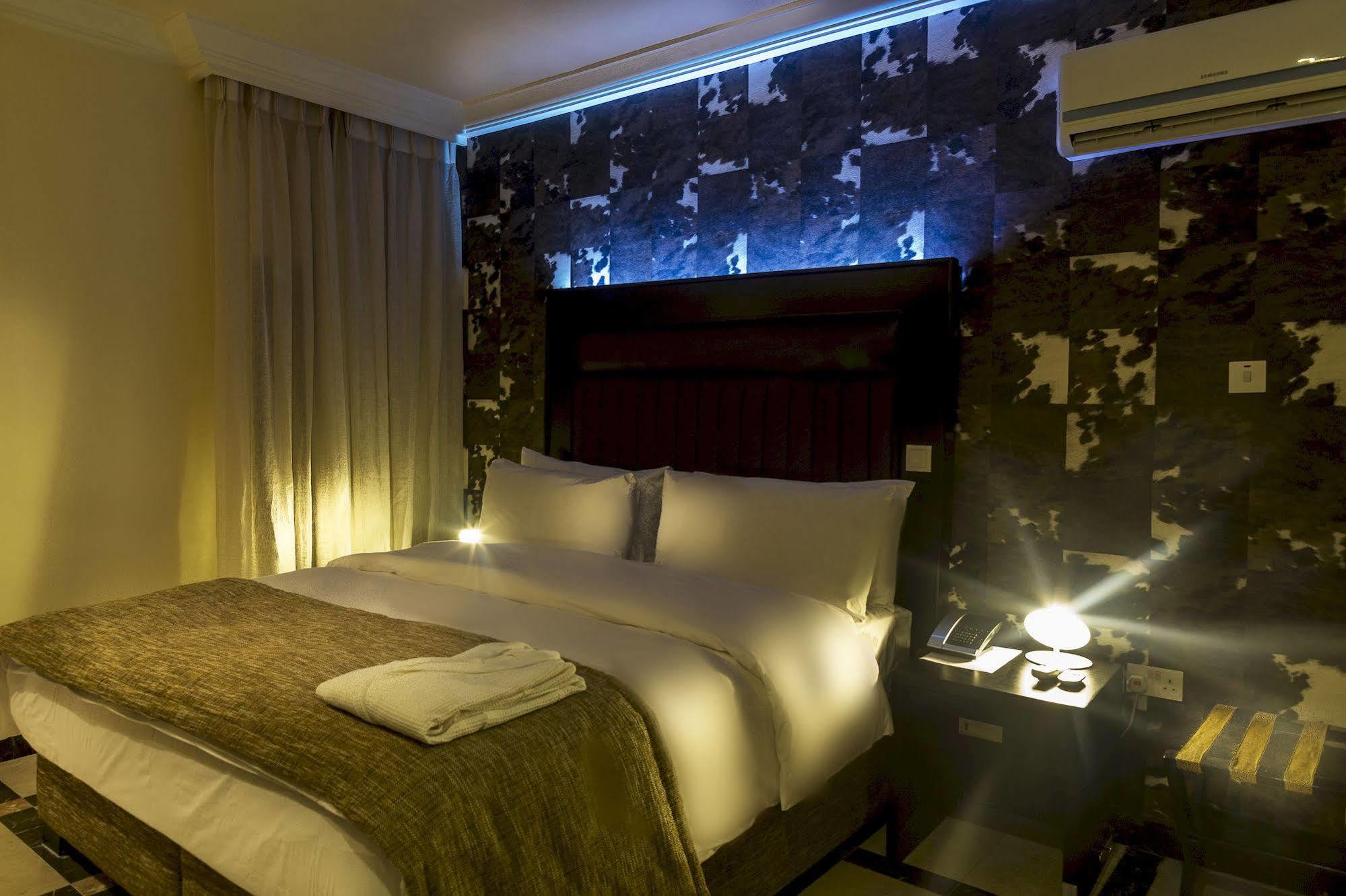 Quo Vadis Hotel Абуджа Экстерьер фото